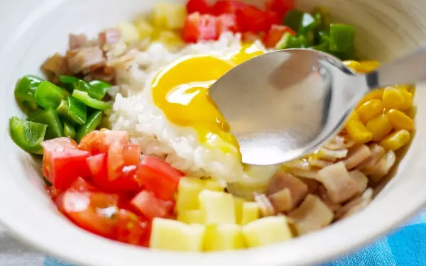 夏野菜たっぷりでヘルシー！　夏バテ知らずの簡単イタリアンビビンパ