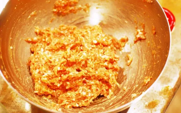 新たなブームの予感？　マーボー豆腐味の餃子でビールが進む