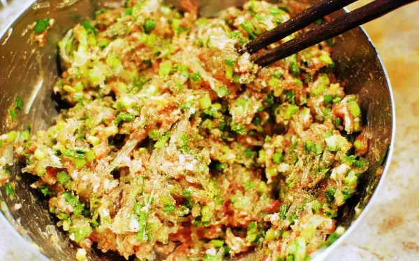 新たなブームの予感？　マーボー豆腐味の餃子でビールが進む