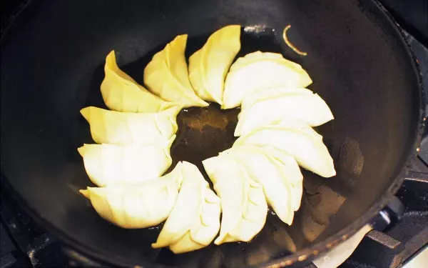 新たなブームの予感？　マーボー豆腐味の餃子でビールが進む