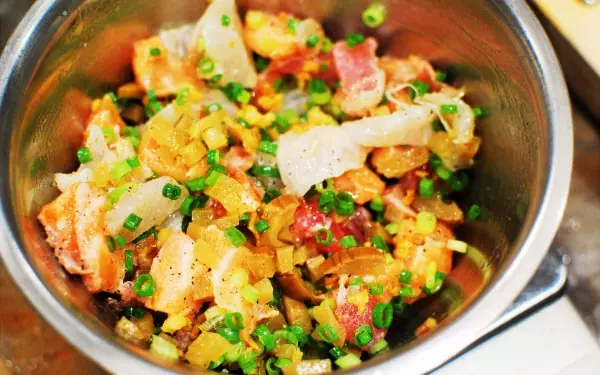 スーパーの「宝の山」をよりおいしく！　刺身といぶりがっこのフラックスオイル和え