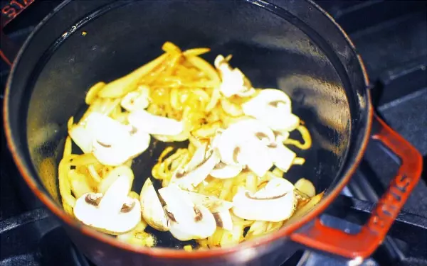 ハロウィン間近の王道レシピ！　バターナッツかぼちゃのポタージュ