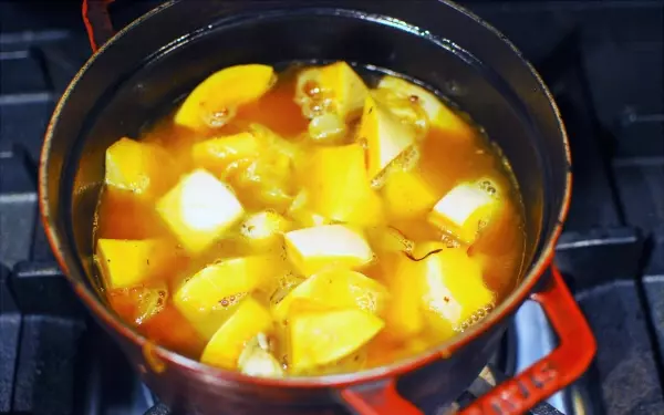 ハロウィン間近の王道レシピ！　バターナッツかぼちゃのポタージュ