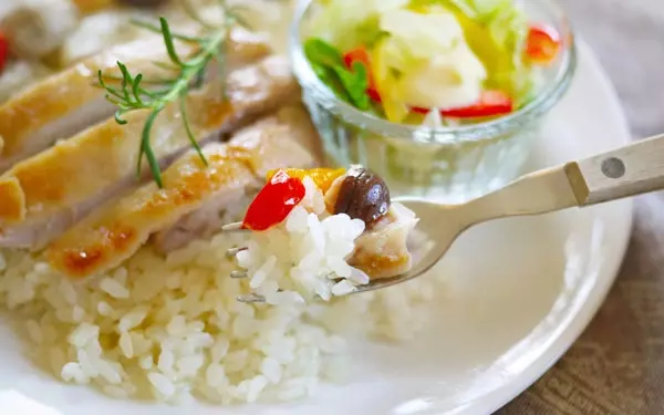 栗と鶏肉が見事にマッチ！　炊飯器でつくる簡単バターチキンピラフ