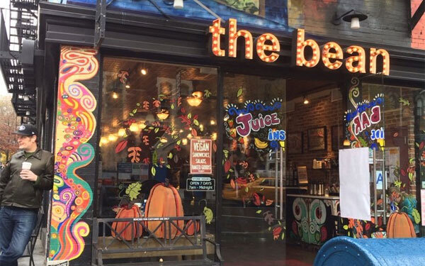 長居できて快適、ニューヨークで人気爆発中のインターネットカフェ