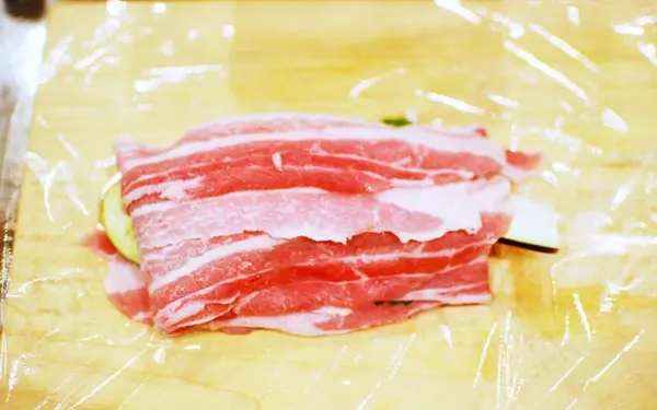 ジューシーで癖になる味わい「大葉と茄子のミルフィーユカツ」