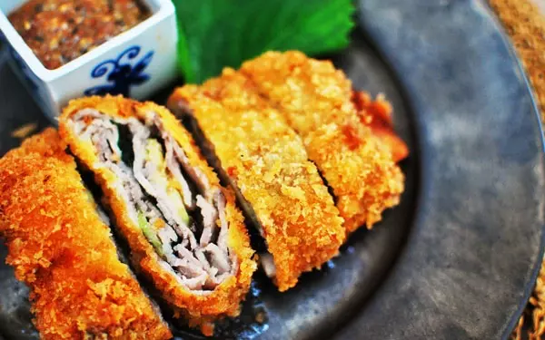 ジューシーで癖になる味わい「大葉と茄子のミルフィーユカツ」