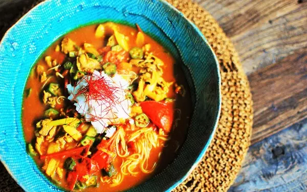 全部一緒に茹でてOK、酸味が効いて美味しい「トマトカレー素麺」