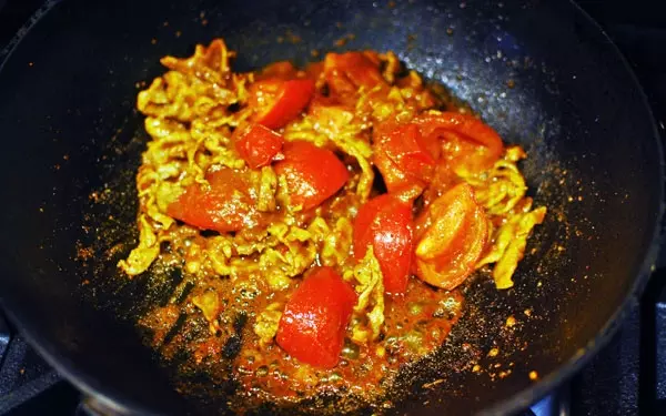 全部一緒に茹でてOK、酸味が効いて美味しい「トマトカレー素麺」