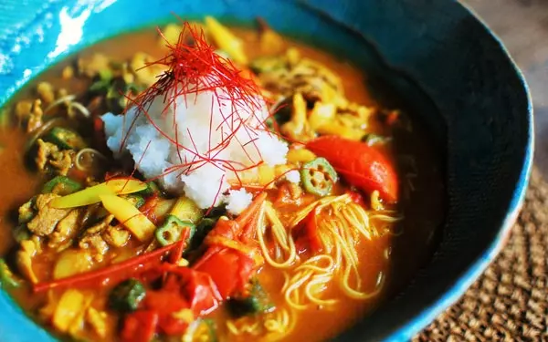 全部一緒に茹でてOK、酸味が効いて美味しい「トマトカレー素麺」