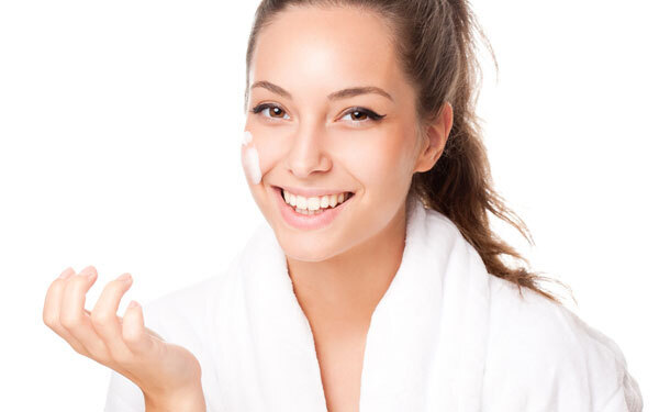 肌トラブルが起こりやすい秋、話題の「乳液先行」で美肌をつくろう