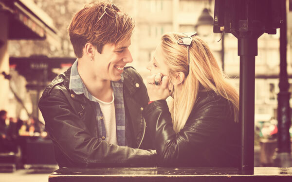 ただ褒めるだけじゃ時間のムダ！　相手の心に残る褒め方とは？