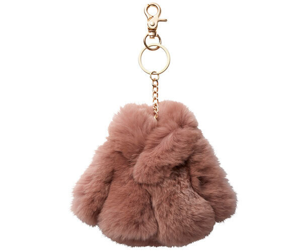 オフィスコーデを簡単スイッチ！　平日夜の変身アイテム5つ