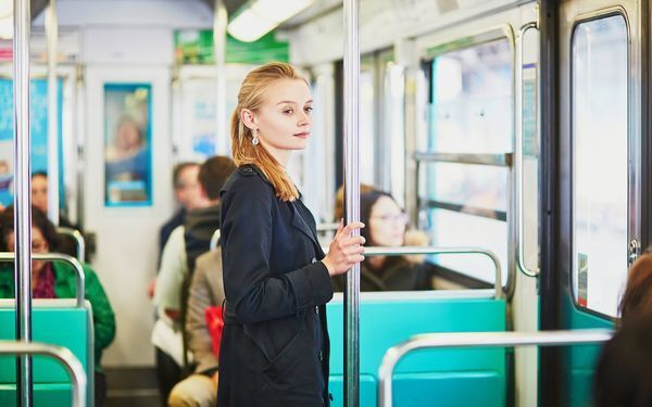 通勤電車を出会いの場に　相手に自分を印象づける方法