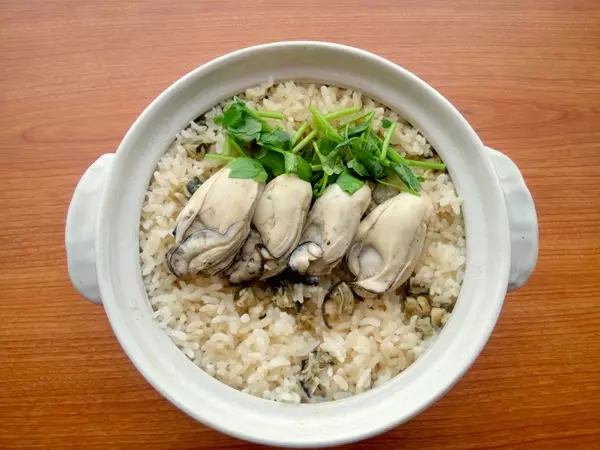 土鍋で炊いたカキご飯