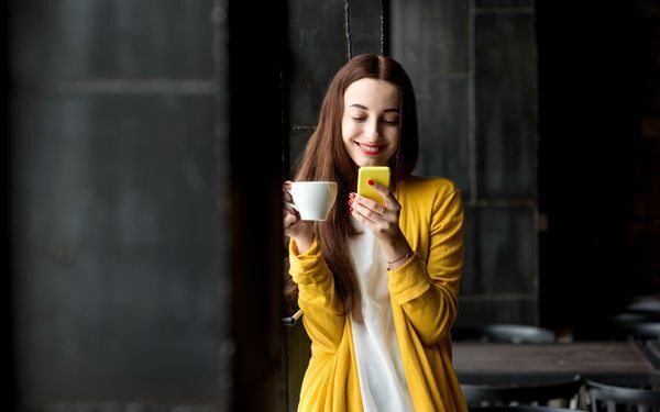 カフェ選びやスマホの画面も関係あり!?　運気を上げるためにできること
