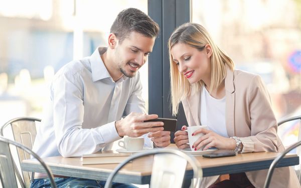 メールは朝送るべし!?　カレとの距離を縮めて、社内遠距離恋愛を実らせよう