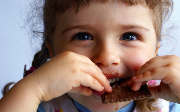 悪魔の誘惑に負けない！　ついつい食べちゃう間食をやめる8つの方法