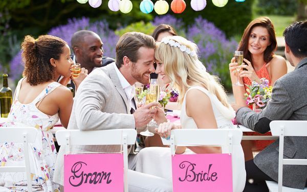 アットホームでくつろげる　自宅で結婚式ができるサービスのメリット&デメリット