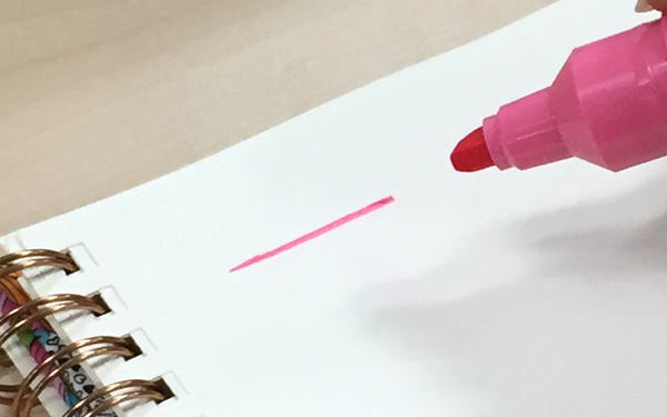 あら不思議！　字がヘタな人がマジックでキレイな文字を書くコツ