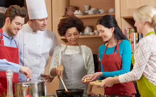 会社の昼休みに自分磨き　時間を有効活用できる“昼活”がオススメ