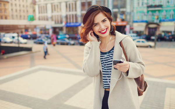 実は容姿よりも声が重要？　モテ女になる声の出し方3つ