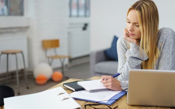 貯金するなら銀行・投資・保険の3つが大事！ 貯蓄型保険のメリット