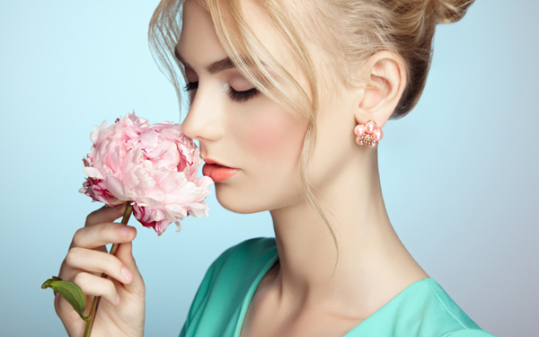 2016春はこの色に注目！　オフィスでOKなカジュアルメイク