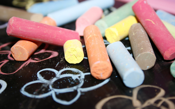 初心者でも簡単！　黒板塗料でカフェみたいな部屋が作れるDIYアイデア