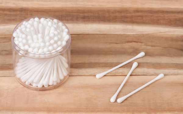 基本は月1回でOK!?　トラブルに悩まされないための正しい耳掃除とは