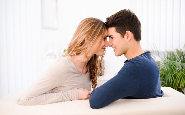 幸せのカギを握るのは“励まし上手”な女!?　男が彼女にほれなおすひとこと