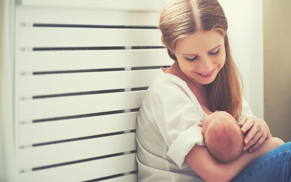 実際はどう？　ママたちの睡眠にも影響する「3時間おき授乳」への不安