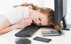 デスクでついウトウト…ランチ後の眠気を解消できる「1分仮眠法」
