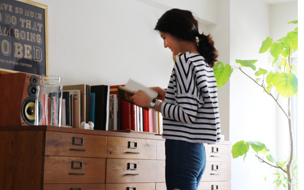 センスのいい部屋づくりのカギは、清水買いの大物家具【坪田あさみのインテリアコーデBOOK #1】