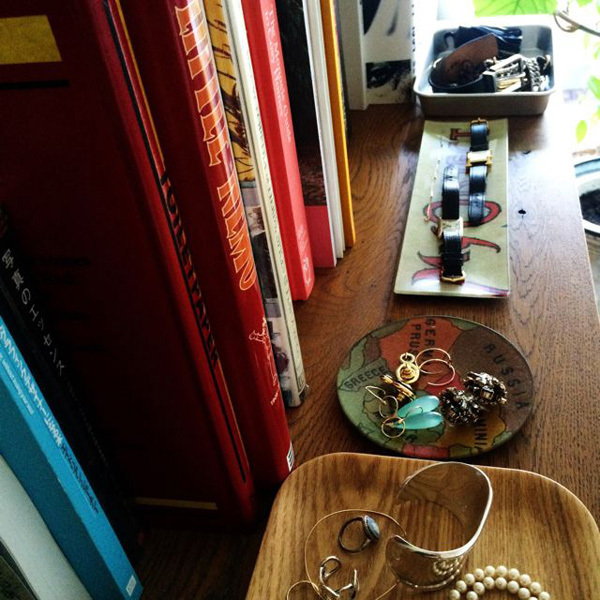 センスのいい部屋づくりのカギは、清水買いの大物家具【坪田あさみのインテリアコーデBOOK #1】