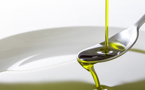 食べて良し、塗って良しのスーパーフード 「ヘンプオイル」に大注目