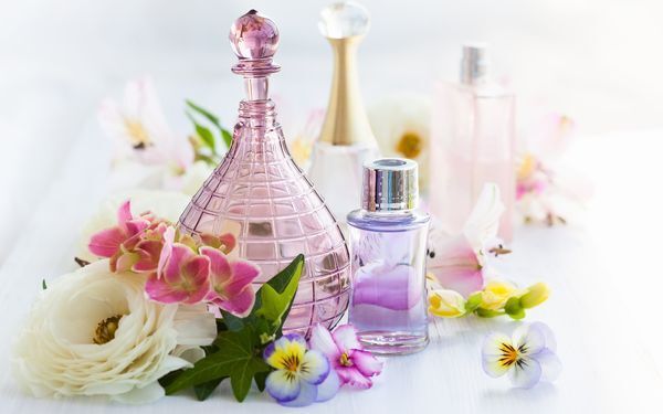 花の香水のおすすめ。花の香りを身にまとう…春にオススメの香り6選