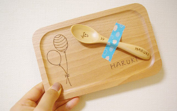 出産祝いや子どもの成長記念に、ぬくもりのあるハンドメイドの名入れアイテム