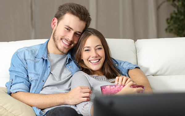 離婚率が低下する?　夫婦で恋愛映画を見るメリットとおすすめ映画