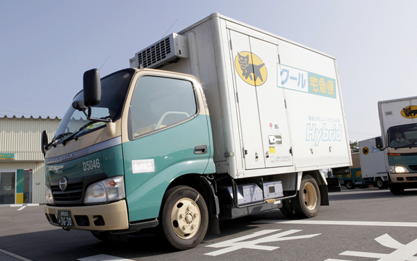 ママも夢中になる“にゃんにゃんブー”って何？　毎日どこかで見かけるあの車のミニカーがにわかに人気