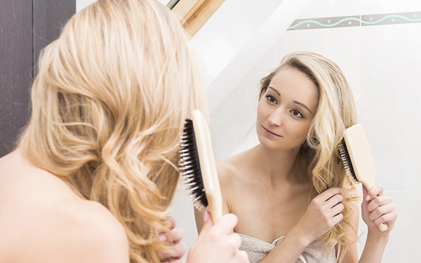 髪のボリュームがダウン！？　早めに始めたい薄毛＆抜け毛対策