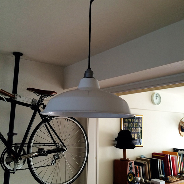 せまい部屋を「ちいさな照明」でセンス良くグレードアップ【坪田あさみのインテリアコーデBOOK #3】