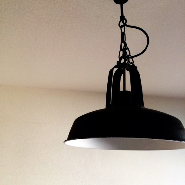 せまい部屋を「ちいさな照明」でセンス良くグレードアップ【坪田あさみのインテリアコーデBOOK #3】