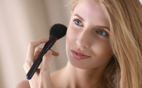 5分でキチンとした印象！　手抜きに見えない時短メイクのコツ