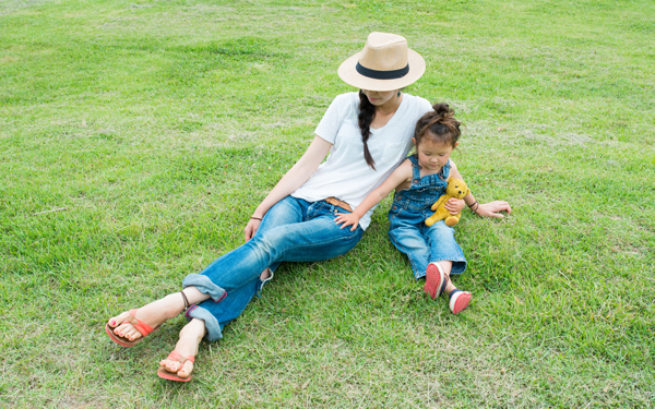 その姿はまるで不審者？！　ママ友もドン引きする「やりすぎ日焼け対策」について考える