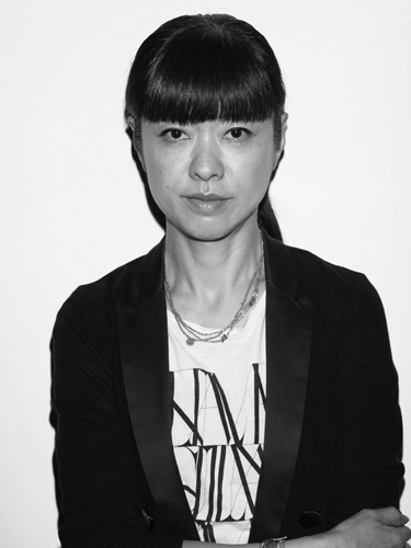 MICHIRUさん【無人島に、何持っていく？ プロが選ぶ  “必要最低限コスメ” Vol.3】