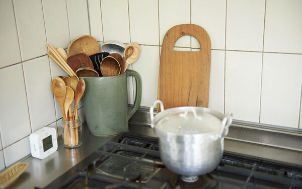 ものが多くても大丈夫！ オシャレで使いやすいキッチンの収納法【Iさん家のインテリア#03】