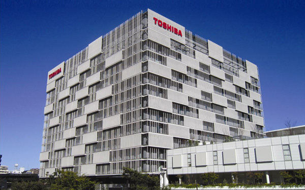 髪の毛ぼわ～っ！　入場無料の科学館で「50万ボルトの静電気体験」