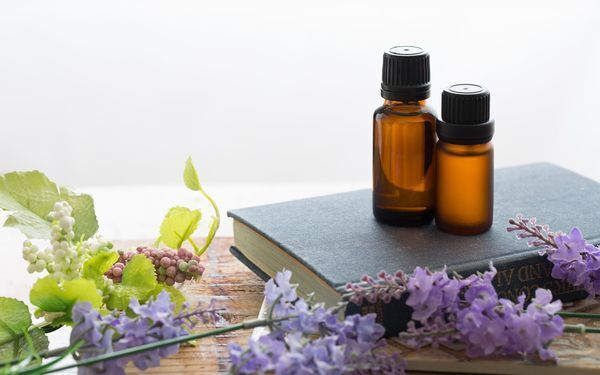 妊娠中にアロマオイルは避けた方がいいの!?　妊婦にも優しいアロマの楽しみ方