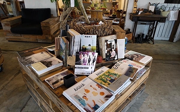 築30年の工場をリノベーション　グリーンに囲まれた癒やしのブックカフェ#上野#ROUTE BOOKS #おしゃれカフェ Vol.18